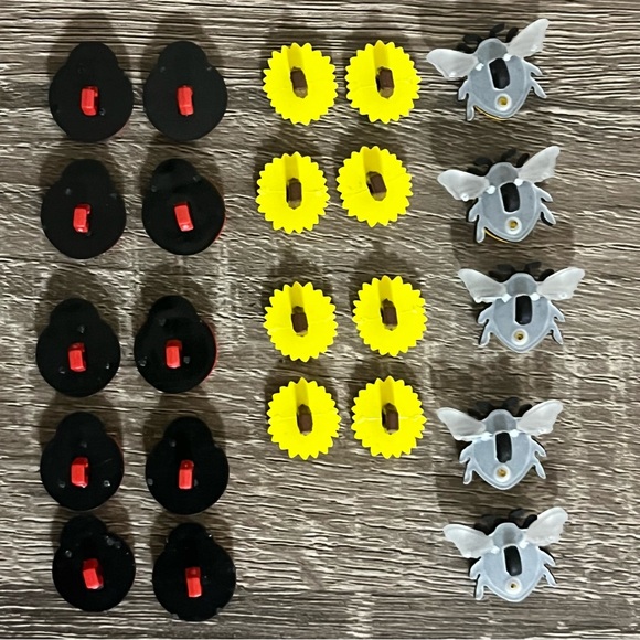 NWOT Ladybug Sunflower & Bee Craft Buttons Set - Picture 2 of 2